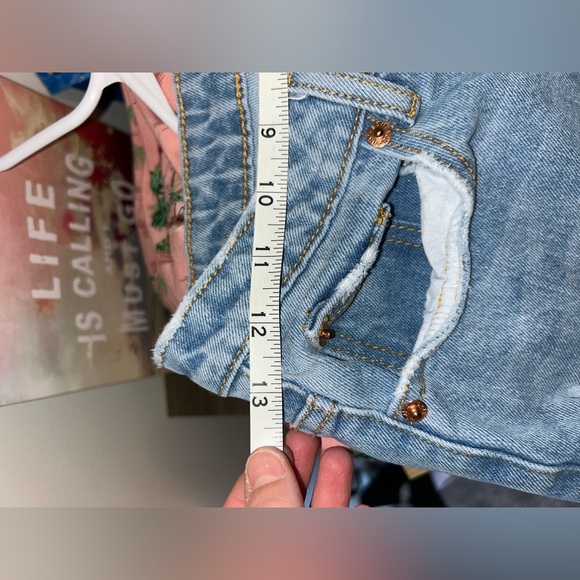 Signature8 High-rise light wash ripped cut off boyfriend jeans - Picture 4 of 4